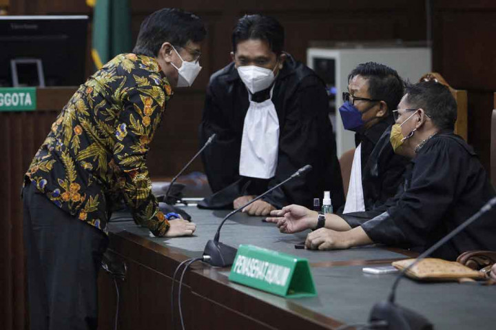 Jaksa Penuntut Umum KPK menuntut terdakwa Yoory 6 tahun 8 bulan penjara dan denda Rp 1 miliar subsider enam bulan kurungan terkait perkara dugaan korupsi pengadaan tanah untuk proyek DP Nol Rupiah Pemprov DKI di Jakarta Timur. 