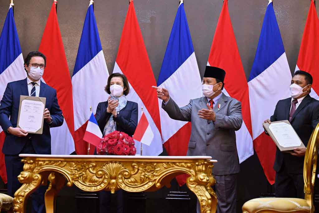 Pertemuan bilateral antara Kemhan RI dan Delegasi Menteri Angkatan Bersenjata Republik Perancis tersebut diakhiri dengan penandatanganan beberapa perjanjian kerja sama, dengan disaksikan langsung oleh Prabowo dan Florence Parly.