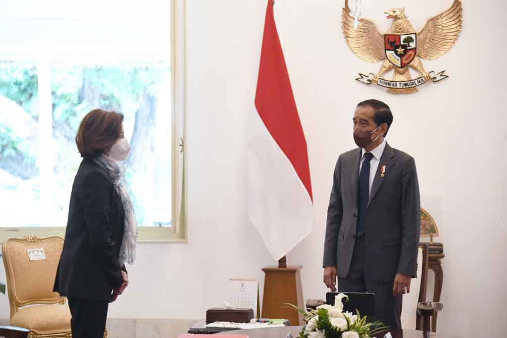 Presiden Joko Widodo (Jokowi) menerima kunjungan kehormatan Menteri Angkatan Bersenjata Republik Prancis Florence Parly di Istana Merdeka, Jakarta, Kamis, 10 Februari 2022. Pertemuan tersebut berisi agenda pembahasan beberapa hal terkait kerja sama bilateral kedua negara, termasuk di sektor pertahanan.