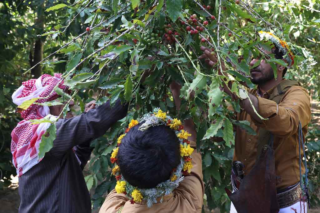 Patriark berusia 90 tahun ini memiliki sejarah panjang dengan kopi, yang menyebar dari Ethiopia ke Yaman dan kemudian ke seluruh Timur Tengah sekitar abad ke-15.