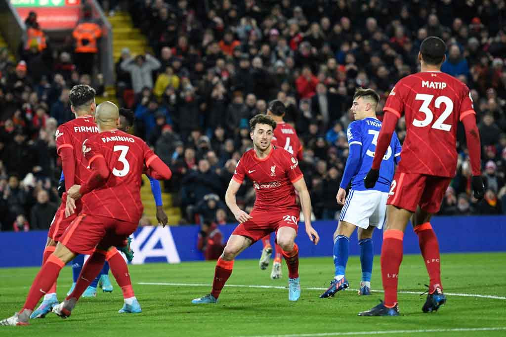 Dengan Mohamed Salah duduk di bangku cadangan sejak awal setelah kelelahannya di Piala Afrika dan Sadio Mane yang masih merayakan kesuksesannya bersama Senegal, Diogo Jota menjadi pusat perhatian untuk melanjutkan musimnya yang luar biasa.