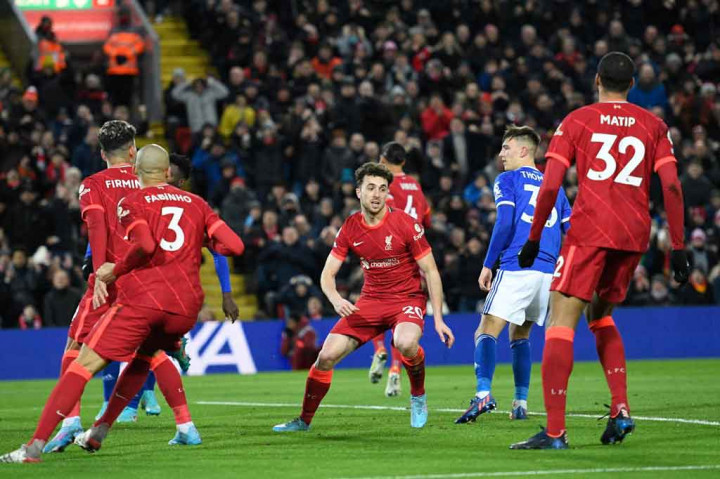 Dengan Mohamed Salah duduk di bangku cadangan sejak awal setelah kelelahannya di Piala Afrika dan Sadio Mane yang masih merayakan kesuksesannya bersama Senegal, Diogo Jota menjadi pusat perhatian untuk melanjutkan musimnya yang luar biasa.