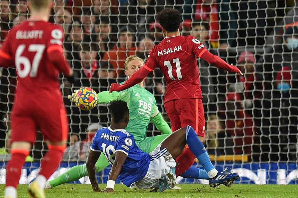 Salah yang masuk ke lapangan saat laga berjalan satu jam, berpeluang menggandakan keunggulan timnya pada menit ke-74. Berhasil mengecoh dua pemain The Foxes, sepakan salah masih bisa ditepis Schemichel.