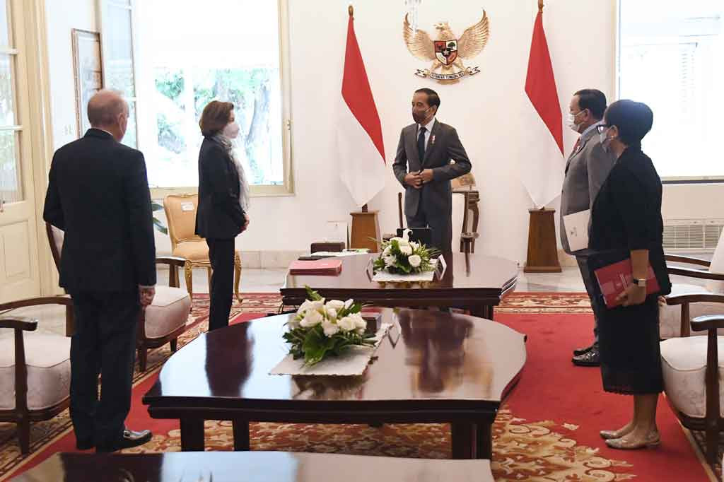 Presiden Joko Widodo (Jokowi) menerima kunjungan kehormatan Menteri Angkatan Bersenjata Republik Prancis Florence Parly di Istana Merdeka, Jakarta, Kamis, 10 Februari 2022. Pertemuan tersebut berisi agenda pembahasan beberapa hal terkait kerja sama bilateral kedua negara, termasuk di sektor pertahanan.