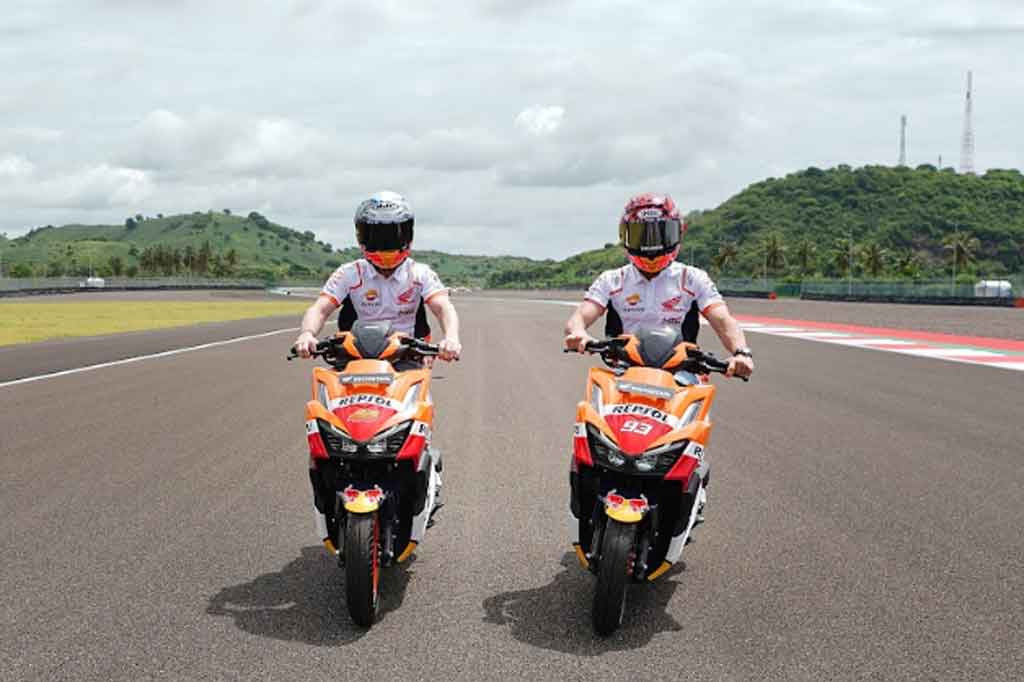 Ajang Pertamina Grand Prix of Indonesia akan digelar di Sirkuit Mandalika pada 18-20 Februari mendatang. PT Astra Honda Motor (AHM) mendukung tim balap Repsol Honda Team dengan menghadirkan All New Honda Vario 160 dengan desain khusus Repsol Honda Team livery sebagai kendaraan paddock RHT pada MotoGP seri Mandalika.