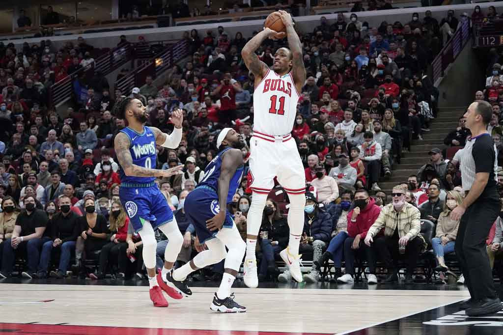 DeMar DeRozan melanjutkan permainan sengitnya dengan 35 poin, enam rebound, dan enam assist untuk membawa Chicago Bulls meraih kemenangan 134-122 atas tim tamu Minnesota Timberwolves, Sabtu, 12 Februari 2022 pagi WIB.