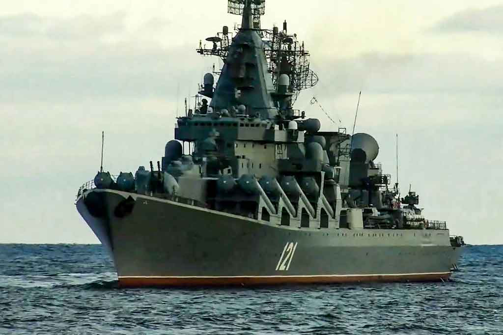 Penasihat Keamanan Nasional Gedung Putih Jake Sullivan mengatakan kepada wartawan bahwa serangan semacam itu kemungkinan akan dimulai dengan serangan udara dan serangan rudal dan mendesak warga Amerika di Ukraina untuk meninggalkan negara itu sesegera mungkin. Sejumlah negara Uni Eropa juga telah mendesak warganya untuk meninggalkan Ukraina.