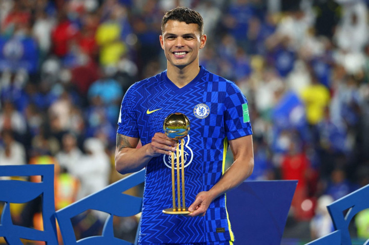 Bek tengah Chelsea, Thiago Silva, terpilih sebagai Pemain Terbaik atau Golden Ball Piala Dunia Antarklub 2021.