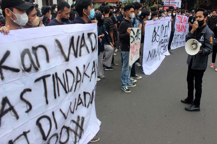 Mereka menuntut keadilan dan keselamatan bagi warga Desa Wadas, Kecamatan Bener, Kabupaten Purworejo, Jawa Tengah, terkait polemik penambangan batu andesit di desa itu.