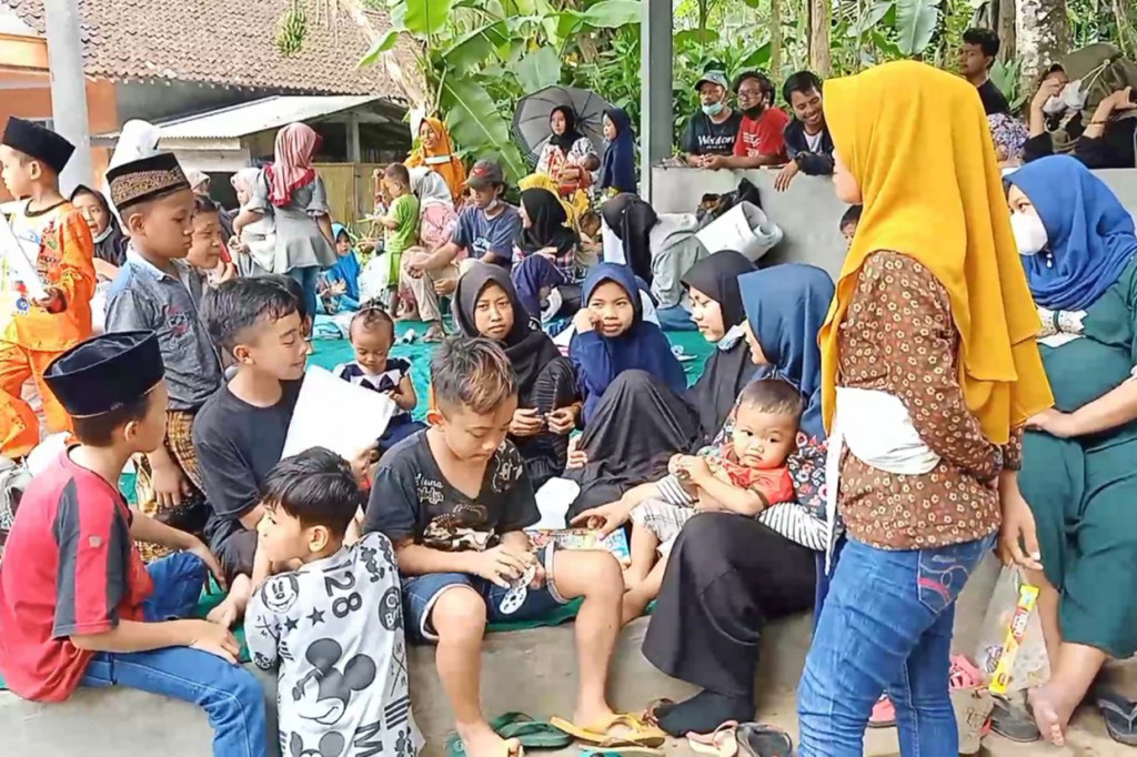Tak hanya anak-anak namun juga banyak di kalangan orang tua khususnya lansia yang mengalami trauma akibat insiden warga dengan aparat keamanan di Wadas, Kecamatan Bener, Kabupaten Purworejo, Jawa Tengah. Guna menghilangkan traumatis di kalangan warga, LBH GP Anshor menggelar trauma healing di Wadas.