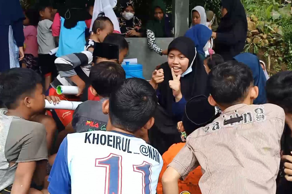 Khusus untuk anak-anak, kegiatan trauma healing yang digelar di Masjid Nurul ini diikuti oleh puluhan anak.