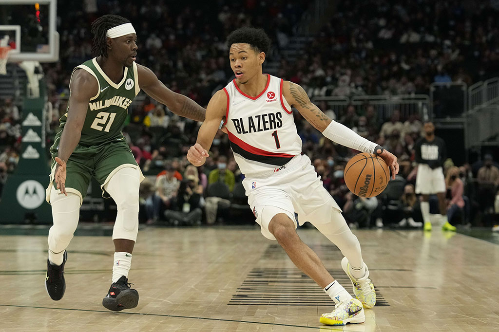 Anfernee Simons memimpin tim tamu dengan 31 poin, diikuti Josh Hart 27 poin, Jusuf Nurkic dwiganda 23 poin dan 16 rebound serta dwiganda 13 poin dan 10 rebound milik Justin Winslow yang membuat Trail Blazers melanjutkan tren positif kemenangan di tiga gim terakhir.