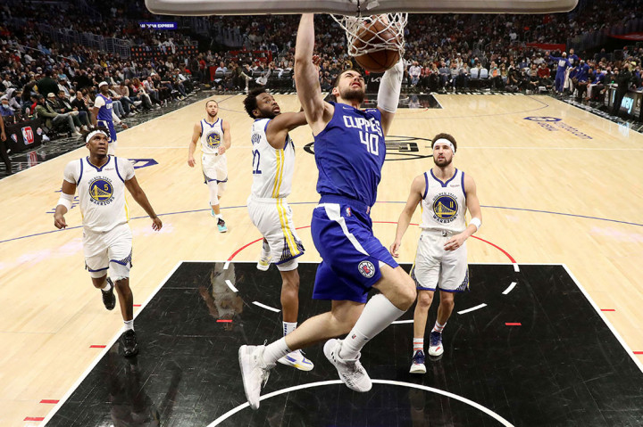  Los Angeles Clippers tampil perkasa dengan melibas Golden State Warriors 119-104 pada lanjutan NBA di Crypto.com Arena, California, Selasa, 15 Februari 2022 WIB.