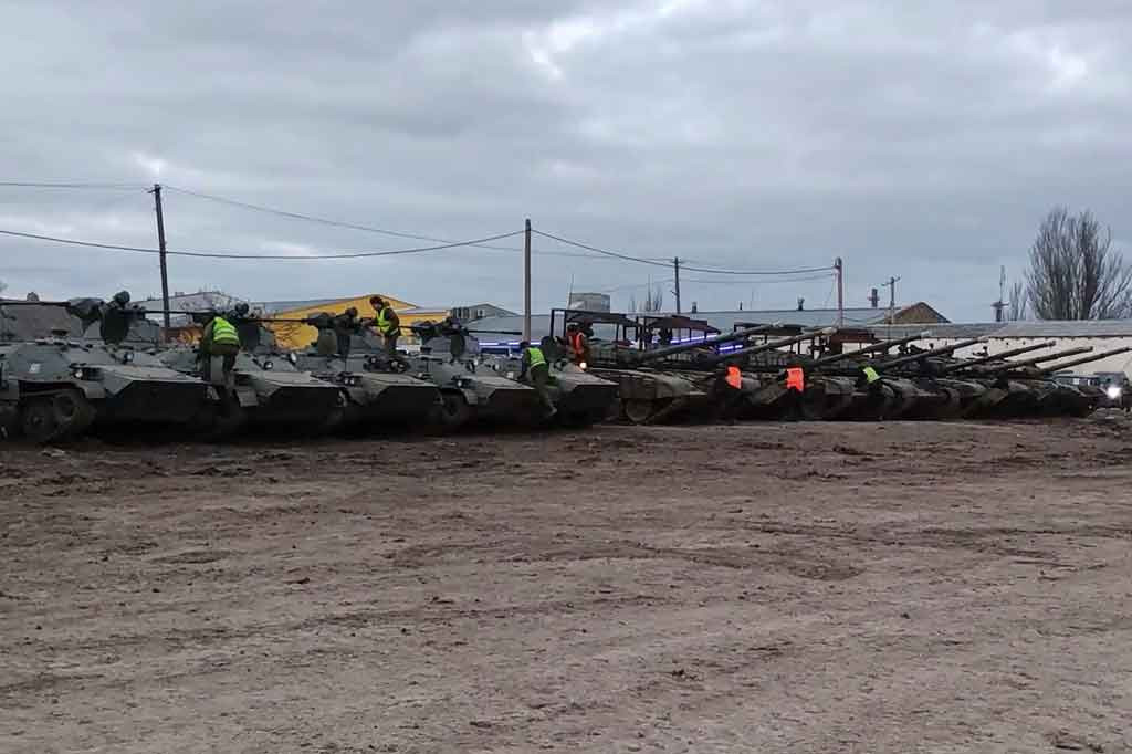 Pasar Rusia menanggapi positif kabar tersebut. Mata uang rubel, yang tertekan akibat kekhawatiran terhadap sanksi baru dari Barat jika terjadi perang, naik 1,5 persen sesaat setelah pengumuman kemenhan itu.