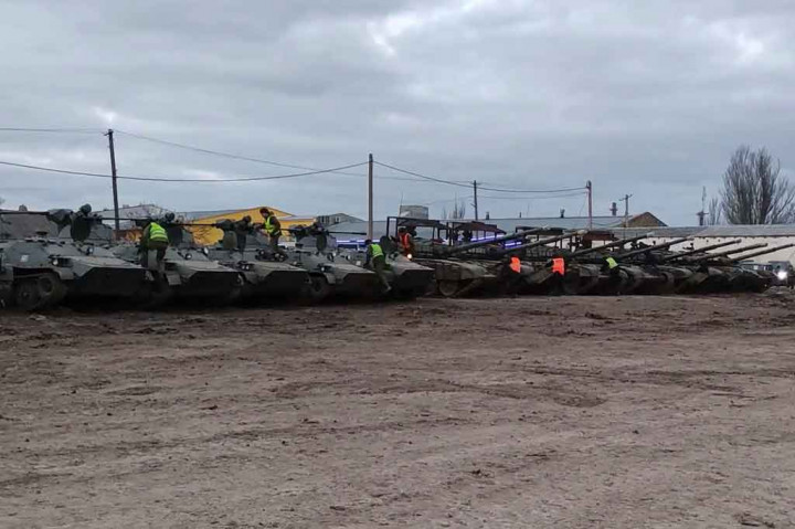 Pasar Rusia menanggapi positif kabar tersebut. Mata uang rubel, yang tertekan akibat kekhawatiran terhadap sanksi baru dari Barat jika terjadi perang, naik 1,5 persen sesaat setelah pengumuman kemenhan itu.