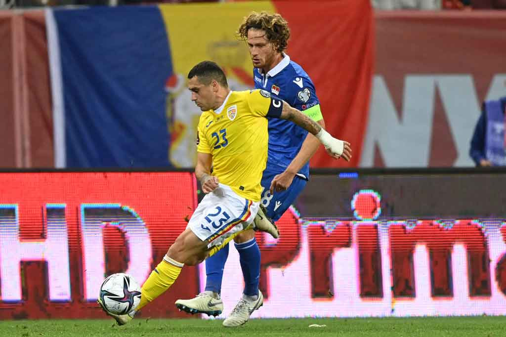 Pemain berusia 28 tahun, yang telah mencetak 11 gol dalam 54 pertandingan untuk Rumania itu, akan bergabung dengan Wuhan dengan kontrak tiga tahun, kata agennya David Zika dalam sebuah tweet.