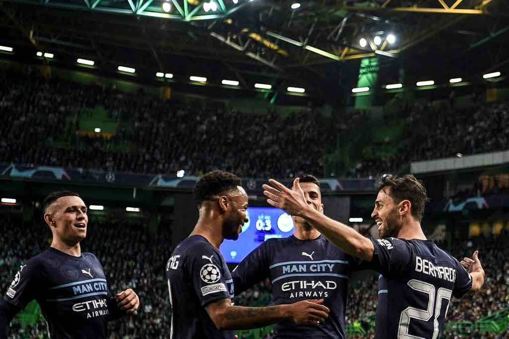 Manchester City menutup babak pertama dengan keunggulan 4-0 setelah Bernardo Silva mencatatkan gol keduanya pada menit 44 setelah menerima umpan dari Raheem Sterling.