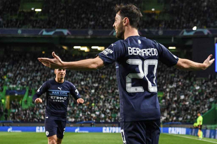 Di babak kedua, Manchester City tidak mengendurkan serangannya dan Bernardo Silva mencatatkan gol ketiganya pada menit 49, namun kemudian dianulir oleh VAR karena berada dalam posisi offside.