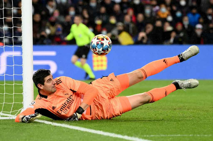 PSG mendapatkan peluang emas pada menit ke-18. Umpan terobosan Nuno Mendes diterima Mbappe yang lolos di sisi kiri di dalam kotak penalti, tetapi sontekannya masih bisa dihalau kaki Courtois. Babak pertama tuntas tanpa gol.