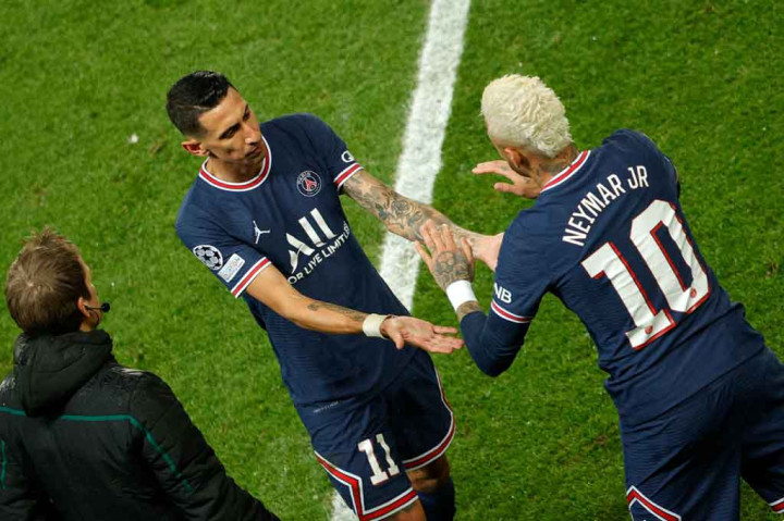 PSG akhirnya memainkan trio MNM di lini depan setelah Neymar masuk menggantikkan Angel di Maria pada menit ke-72. Neymar sendiri telah absen dalam 11 pertandingan terakhir PSG karena cedera.