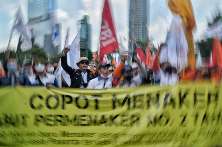 Ada dua tuntutan buruh, yaitu cabut Peraturan Menteri Ketenagakerjaan Nomor 2 Tahun 2022 tentang Tata Cara dan Persyaratan Pembayaran Manfaat Jaminan Hari Tua (JHT), dan copot Menteri Ketenagakerjaan (Menaker) Ida Fauziyah. 