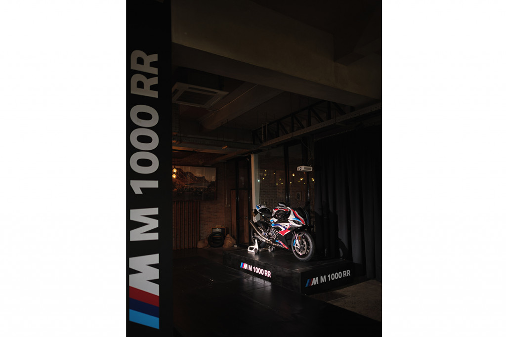 BMW Motorrad Indonesia resmi meluncurkan model sport BMW M RR atau M 1000 RR di showroom BMW Motorrad, Jakarta Selatan, Rabu, 16 Februari 2022. 