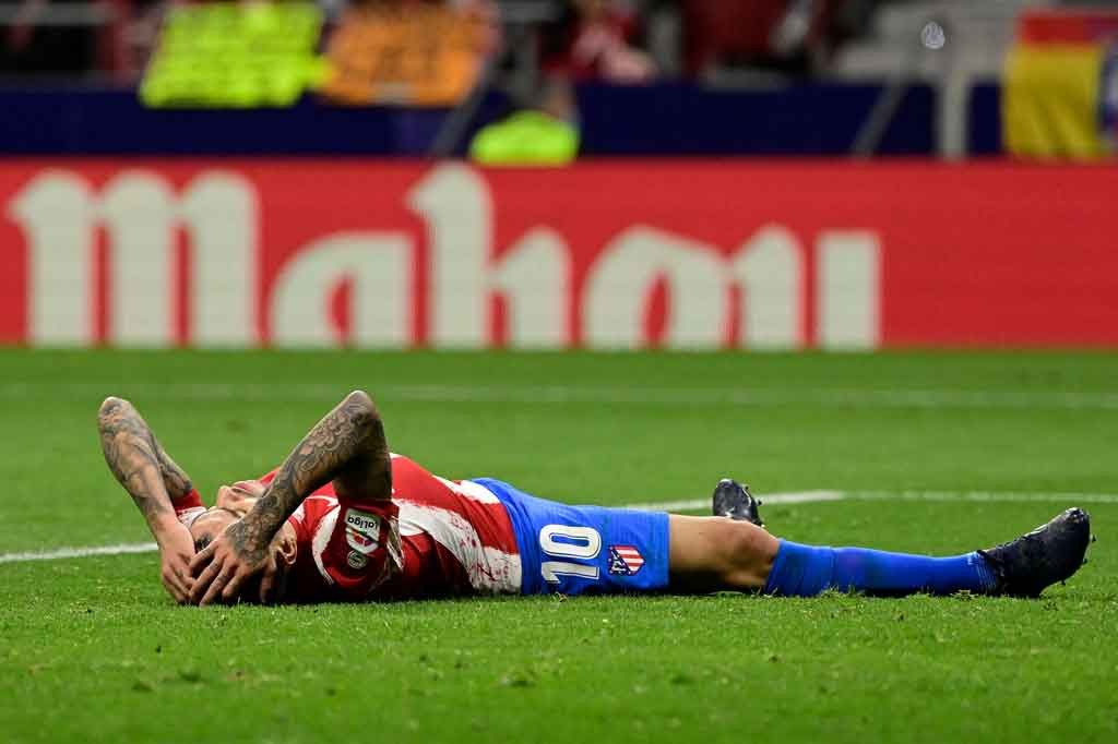 Atletico akhirnya berhasil menjebol gawang Levante pada menit akhir pertandingan lewat tendangan salto Angel Correa setelah memanfaatkan umpan Sime Vrsaljko. Namun gol tersebut dianulir oleh wasit karena Jose Gimenez dianggap melanggar salah seorang pemain Levante. Skor tetap 1-0 untuk Levante bertahan hingga laga usai.