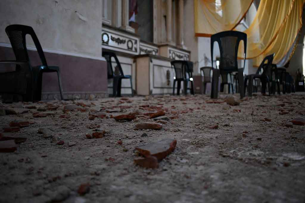 Pemandangan gereja San Juan Obispo yang rusak setelah gempa magnitudo 6,2 melanda daerah itu, di Amatitlan, 35 km selatan Guatemala City, pada Rabu, 16 Februari 2022.