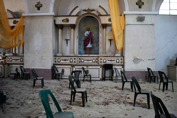 Pusat gempa, yang melanda pada kedalaman 84 kilometer (52 mil), berada di distrik pesisir Escuintla, kurang dari 100 kilometer barat daya ibu kota Guatemala City.