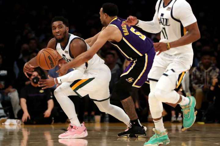 Donovan Mitchell sebetulnya tampil gahar jadi top skor Jazz dengan 37 poin.