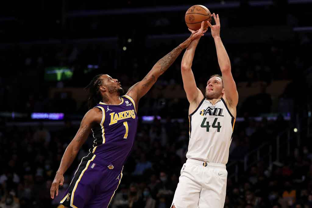 Sayangnya ia hanya mendapat bantuan 15 poin dari Bojan Bogdanovic, 13 poin milik Jordan Clarkson dan 10 poin yang dicetak Royce O'Neale.