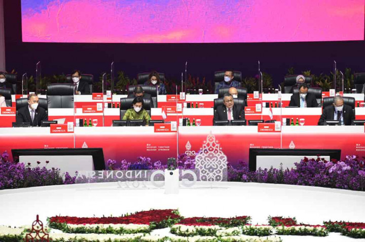 Presiden menyampaikan Indonesia sangat antusias menjalankan peran presidensi G20 untuk berkontribusi kepada dunia. Indonesia, kata Presiden, akan mendorong sinergi dan kolaborasi, termasuk sinergi dan kolaborasi antara Menteri Keuangan dan Gubernur Bank Sentral G20 dalam merumuskan kebijakan fiskal dan moneter yang tepat untuk mengatasi permasalahan dunia.
