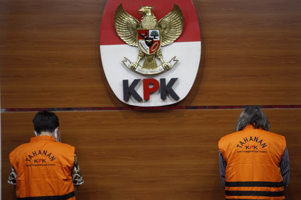 KPK menahan dua tersangka baru masing-masing RYan Ahmad Ronas dan Aulia Imran Maghribi selaku Konsultan Pajak PT. Gunung Madu Plantation (GMP) pada 2017 terkait kasus pemeriksaan pajak pengembangan kasus yang melibatkan terdakwa Angin Prayitno dan Dadan Ramdani yang telah divonis bersalah sebelumnya. 