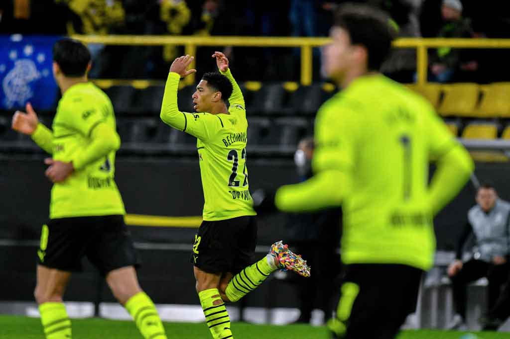 Dortmund berhasil memperkecil ketertinggalan dua menit kemudian. Gol dicetak oleh Jude Bellingham usai mendapat umpan dari Raphael Guerreiro. Skor berubah menjadi 1-3.