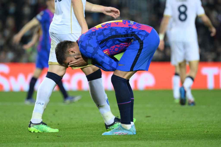 Pada menit ke-27, Barcelona memiliki kesempatan untuk mencetak gol. Aubameyang memberikan umpan ke Ferran Torres yang tidak terkawal di kotak penalti, tetapi tendangannya masih melenceng.