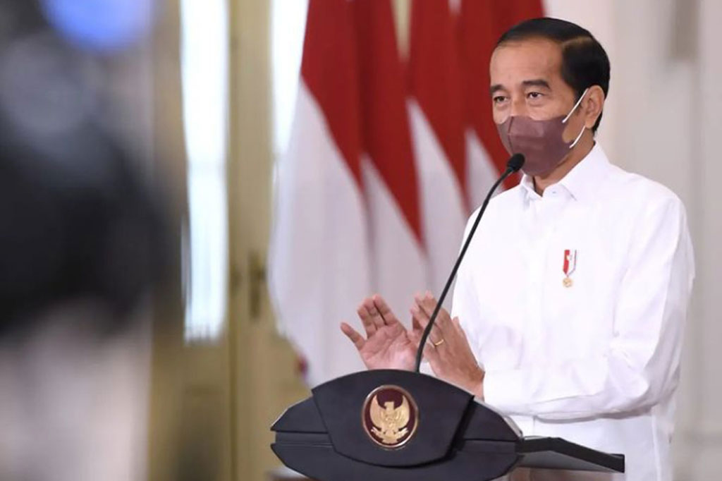 Presiden menekankan, akselerasi vaksinasi ini perlu dilakukan karena capaian vaksinasi dosis kedua dan ketiga di sejumlah daerah masih relatif rendah. 