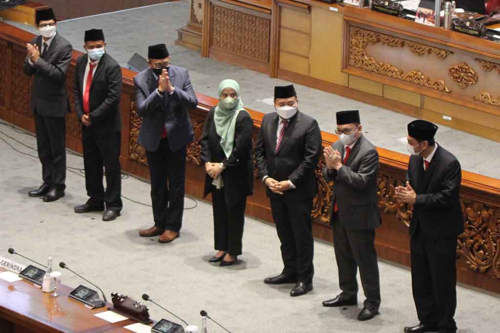 Rapat Paripurna DPR RI menyetujui tujuh calon anggota Komisi Pemilihan Umum (KPU) dan lima calon anggota Badan Pengawas Pemilu (Bawaslu) masa jabatan tahun 2022-2027.