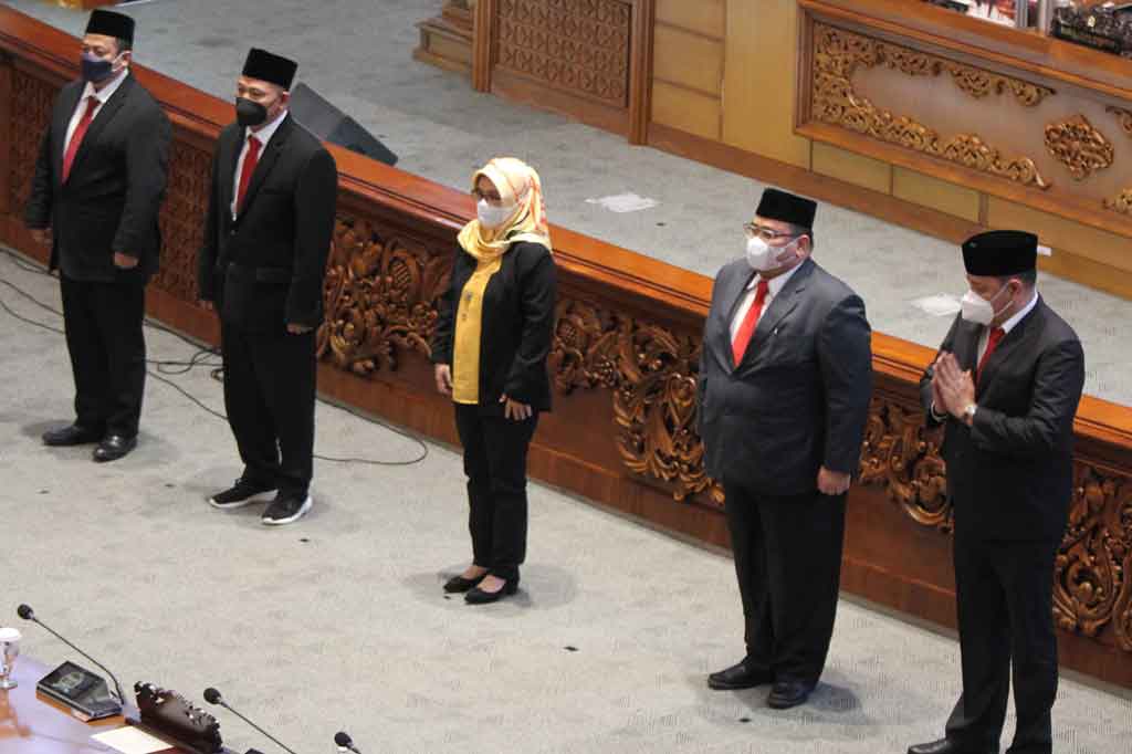 Sementara lima nama calon anggota Bawaslu yakni Lolly Suhenty, Puadi, Rahmad Bagja, Totok Hariyono dan Herwyn Jefler Hielsa Malonda.