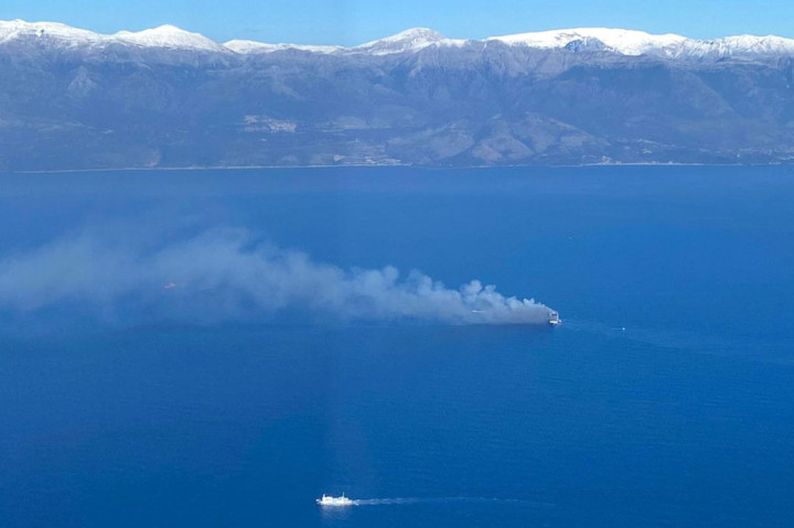 Kapal Euroferry Olympia berbendera Italia tersebut hendak menuju pelabuhan Brindisi dari kota pelabuhan Yunani, Igoumenitsa. Kebakaran terjadi di dekat Pulau Corfu di Laut Ionia pada pukul 04.30 waktu setempat. Belum diketahui penyebab kebakaran tersebut.
