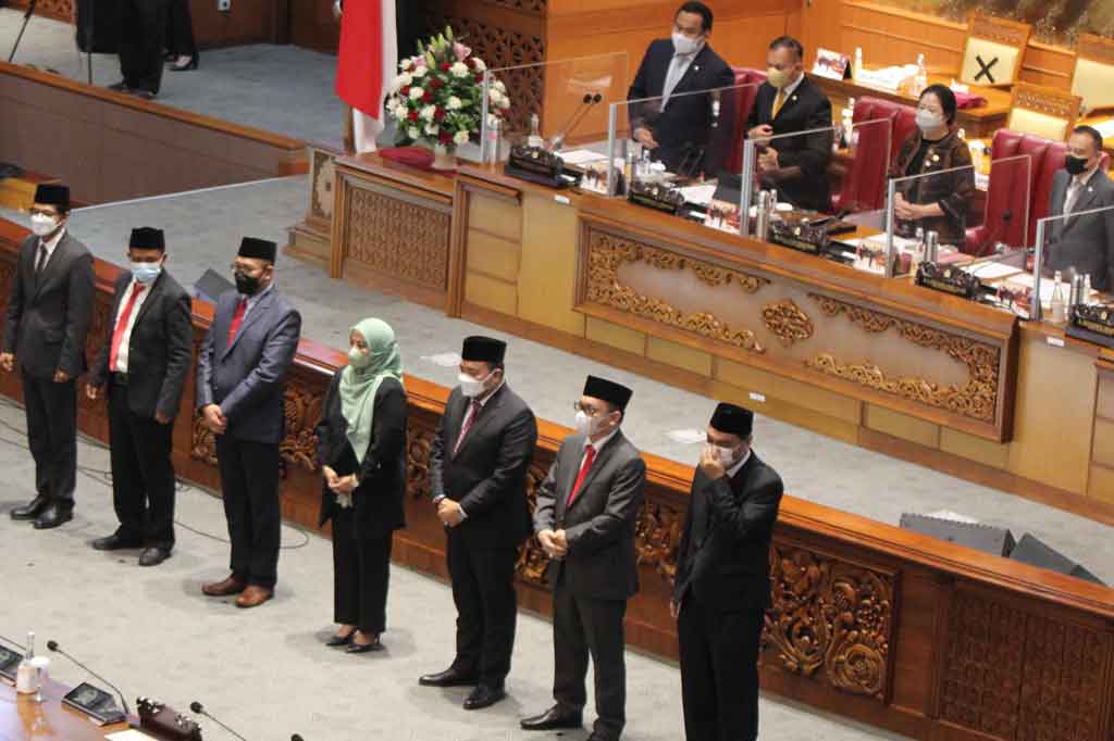 Rapat Paripurna DPR RI menyetujui tujuh calon anggota Komisi Pemilihan Umum (KPU) dan lima calon anggota Badan Pengawas Pemilu (Bawaslu) masa jabatan tahun 2022-2027.