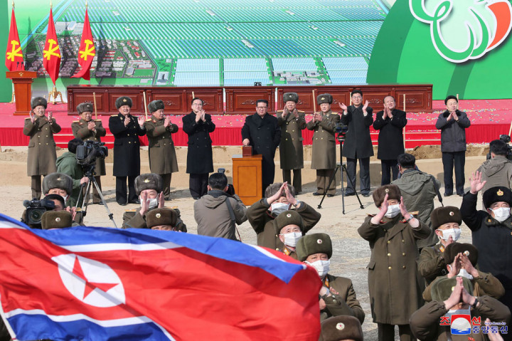 Meskipun pemimpin Korea Utara menyerukan pembangunan pertanian rumah kaca sayuran skala besar modern akhir tahun lalu, Kim dilaporkan memutuskan bahwa Ryonpho, di provinsi Hamgyong Selatan secara khusus membutuhkan fasilitas tersebut selama kunjungan yang tidak dipublikasikan pada April 2019.