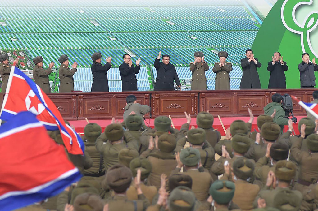 Megaproyek Ryonpho tampaknya menjadi favorit baru bagi Kim Jong Un tahun ini, setelah beberapa proyek lain gagal memenuhi tenggat waktu akhir tahun 2021 karena kekurangan pasokan dan masalah lainnya. 