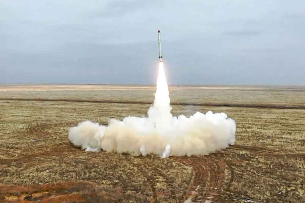 Rusia pada Sabtu, 19 Februari 2022 berhasil menguji coba rudal balistik hipersonik, jelajah, dan berkemampuan nuklir terbarunya sebagai bagian dari latihan yang direncanakan.