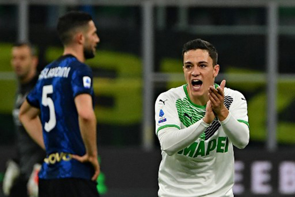 Dua gol Sassuolo yang bersarang di gawang Inter Milan dicetak oleh Giacomo Raspadori (8') dan Gianluca Scamacca (26').