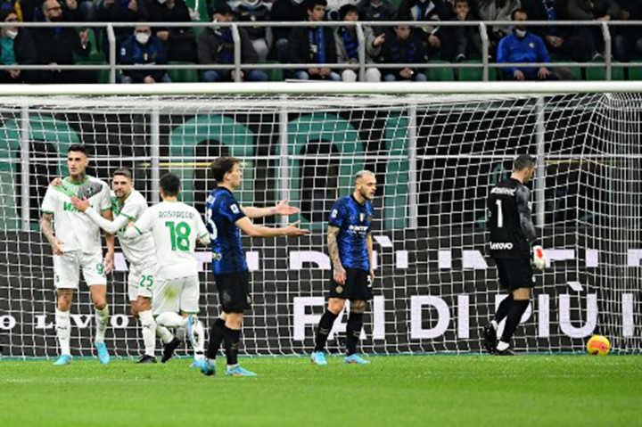 Dengan kekalahan ini, Inter Milan tetap berada di peringkat kedua klasemen Liga Italia dan gagal mengambil alih posisi puncak dari AC Milan. I Nerazzurri mengoleksi 54 poin dari 25 pertandingan, terpaut dua angka dari AC Milan yang sudah bermain 26 kali.