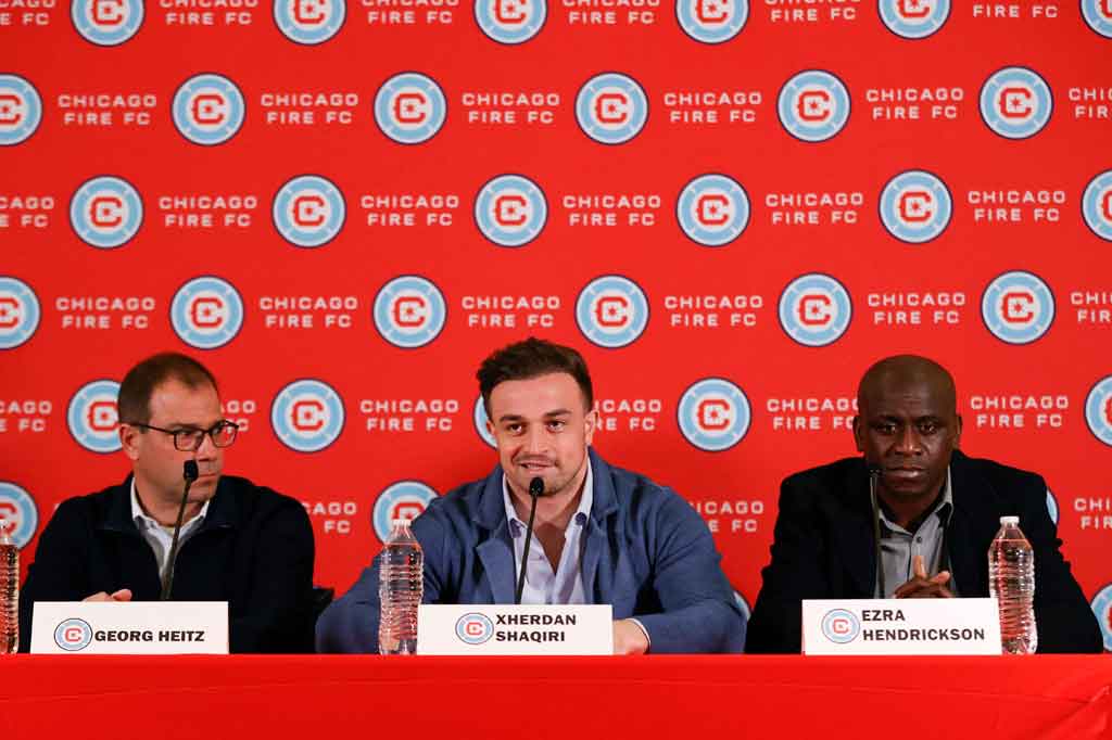 Pada 2018-19, ia membantu Liverpool meraih gelar Liga Champions dan Piala Super UEFA, kemudian membantu Liverpool merebut mahkota Liga Premier pertama mereka dalam 30 tahun di musim berikutnya.