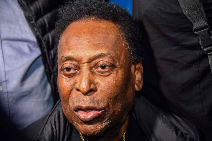 Mantan pemain tim Samba berusia 81 tahun yang dikenal sebagai 'O Rei' (Sang Raja) itu awalnya dirawat di RS Albert Einstein di Sao Paulo pada 13 Februari untuk melanjutkan perawatannya atas tumor usus besar yang terdeteksi pada September 2021. Dia tetap dirawat di RS sejak itu.