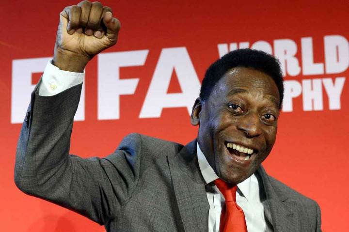 Pele menjalani operasi tumor pada 4 September, kemudian menghabiskan satu bulan di rumah sakit sebelum dipulangkan untuk melanjutkan kemoterapi. Ini adalah yang terbaru dari serangkaian masalah kesehatan bintang yang penampilan publiknya semakin jarang.