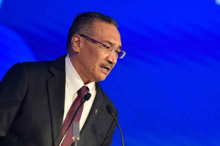 Kantor Menteri Senior Pertahanan Malaysia dalam pernyataan kepada media di Kuala Lumpur, Selasa, 22 Februari 2022, menyatakan Hishammuddin yang sudah menerima dosis booster menjalani tes covid-19 jenis RT-PCR secara berkala, selain melakukan ujian tes secara mandiri dengan RTK Antigen.