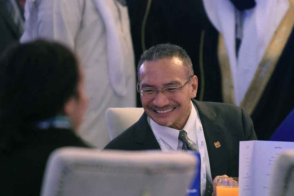 Sementara itu melalui akun Twitternya Hishamuddin menyatakan dirinya dalam keadaan baik. 